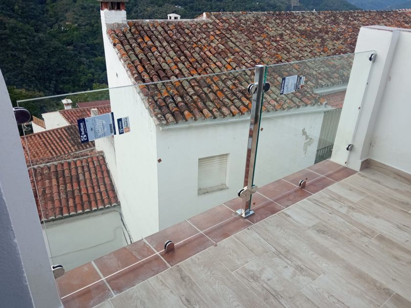 Glazing work by Cerrajería La Juzcareña